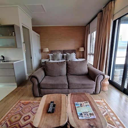 210 Gallery Luxury Studio Apartment Knysna Extérieur photo