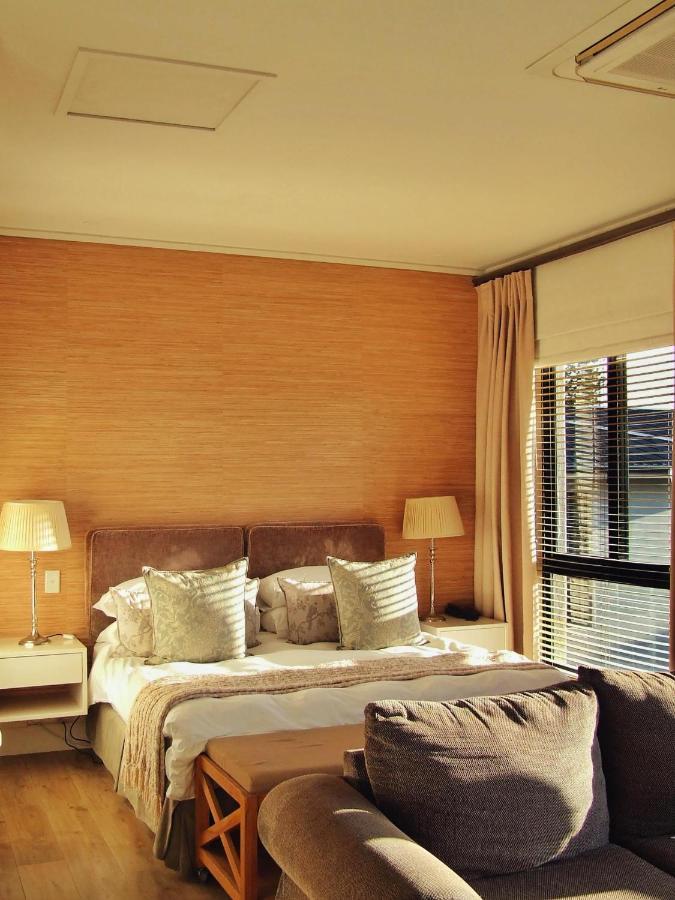 210 Gallery Luxury Studio Apartment Knysna Extérieur photo